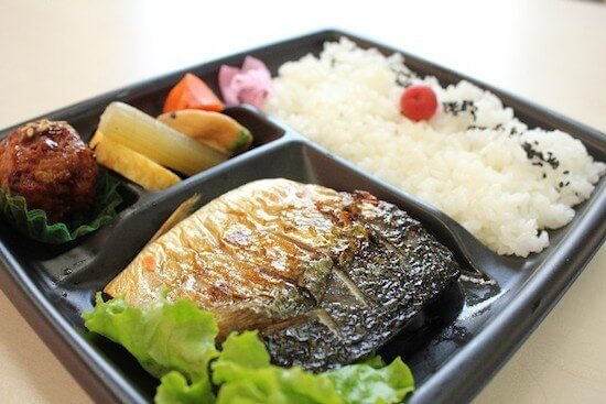 宅配弁当でマイルを貯める