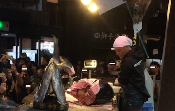 マグロ解体ショー