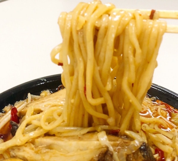 ボリューム満点!極太麺